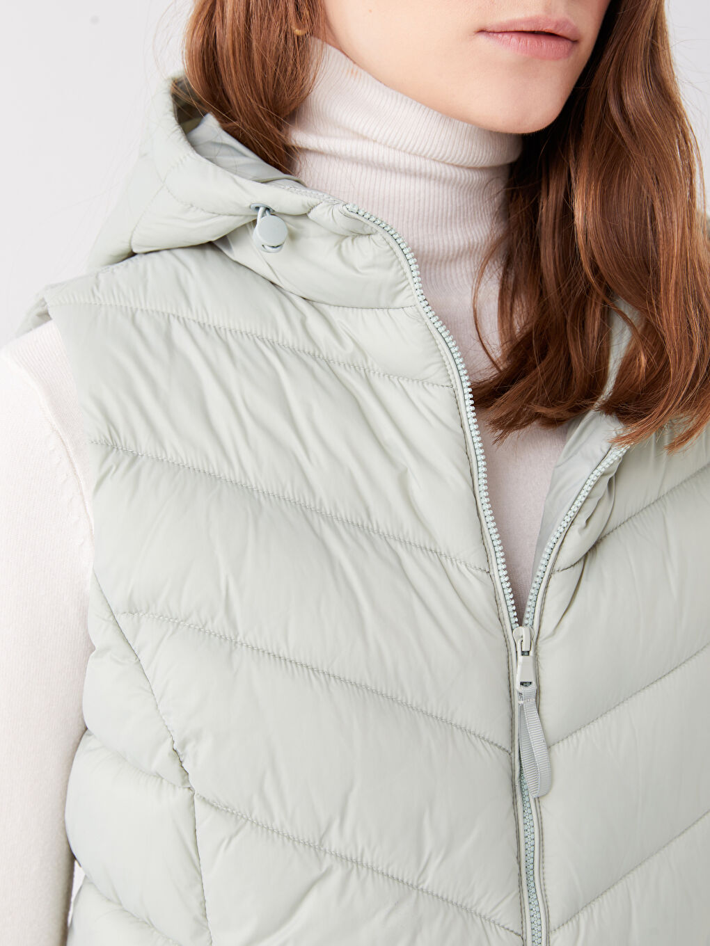 Vestă matlasată simplă cu glugă pentru femei-3