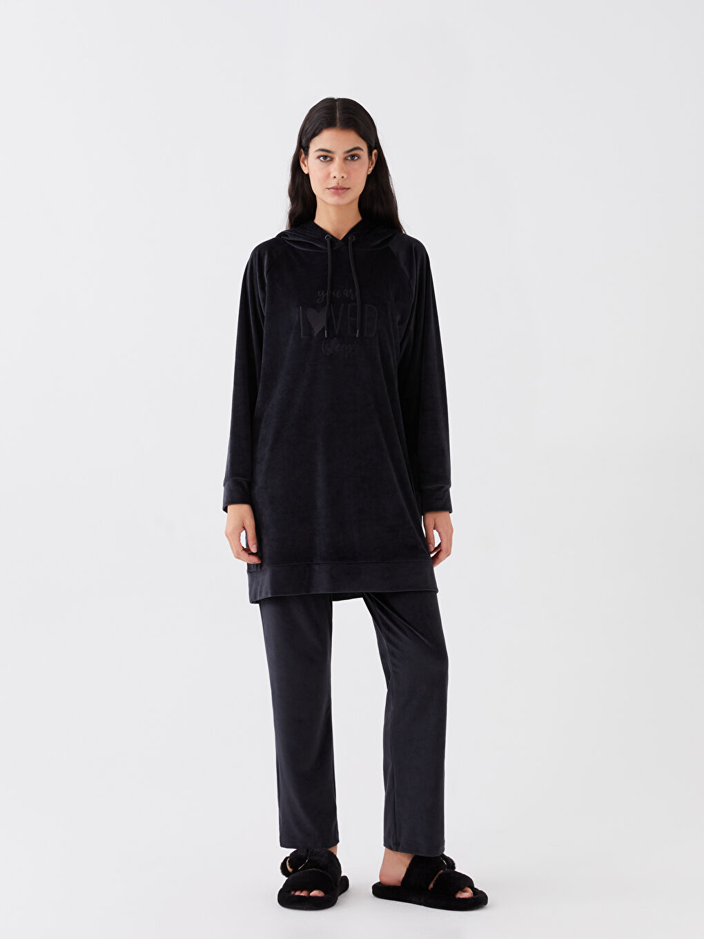 Siyah Kapüşonlu Nakışlı Uzun Kollu Kadife Kadın Pijama Üst-2
