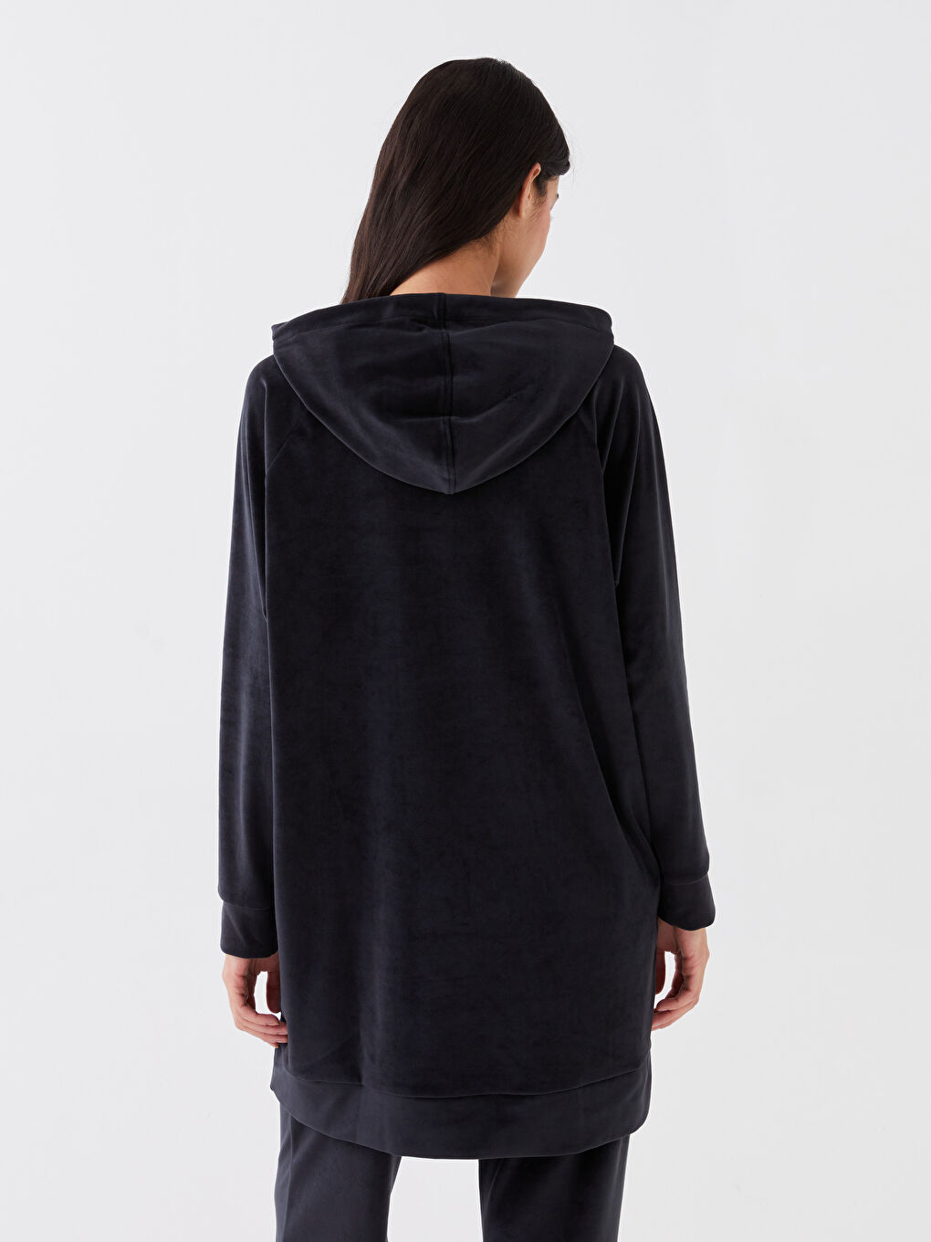 Siyah Kapüşonlu Nakışlı Uzun Kollu Kadife Kadın Pijama Üst-4