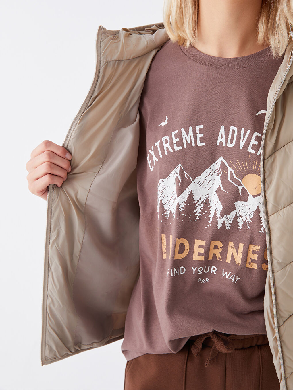 Bej Kadın Kapüşonlu Düz Şişme Mont-3