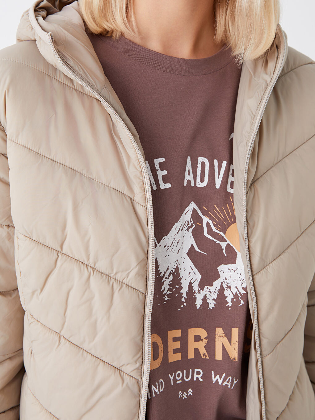 Bej Kadın Kapüşonlu Düz Şişme Mont-4