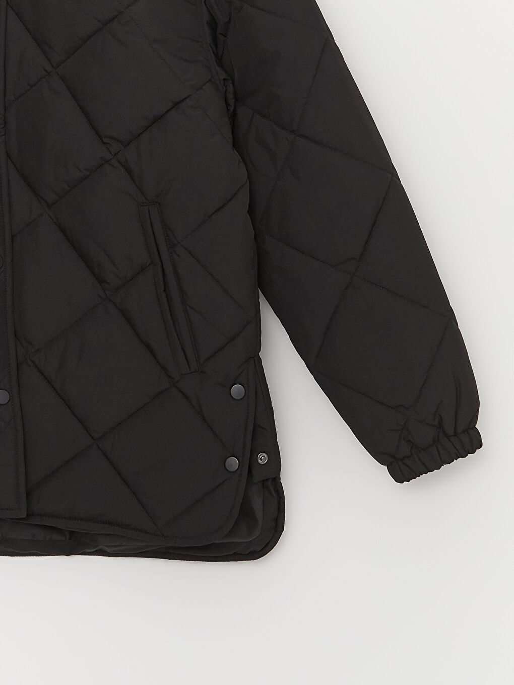 Siyah Kapüşonlu Kapitone Kadın Şişme Mont-8