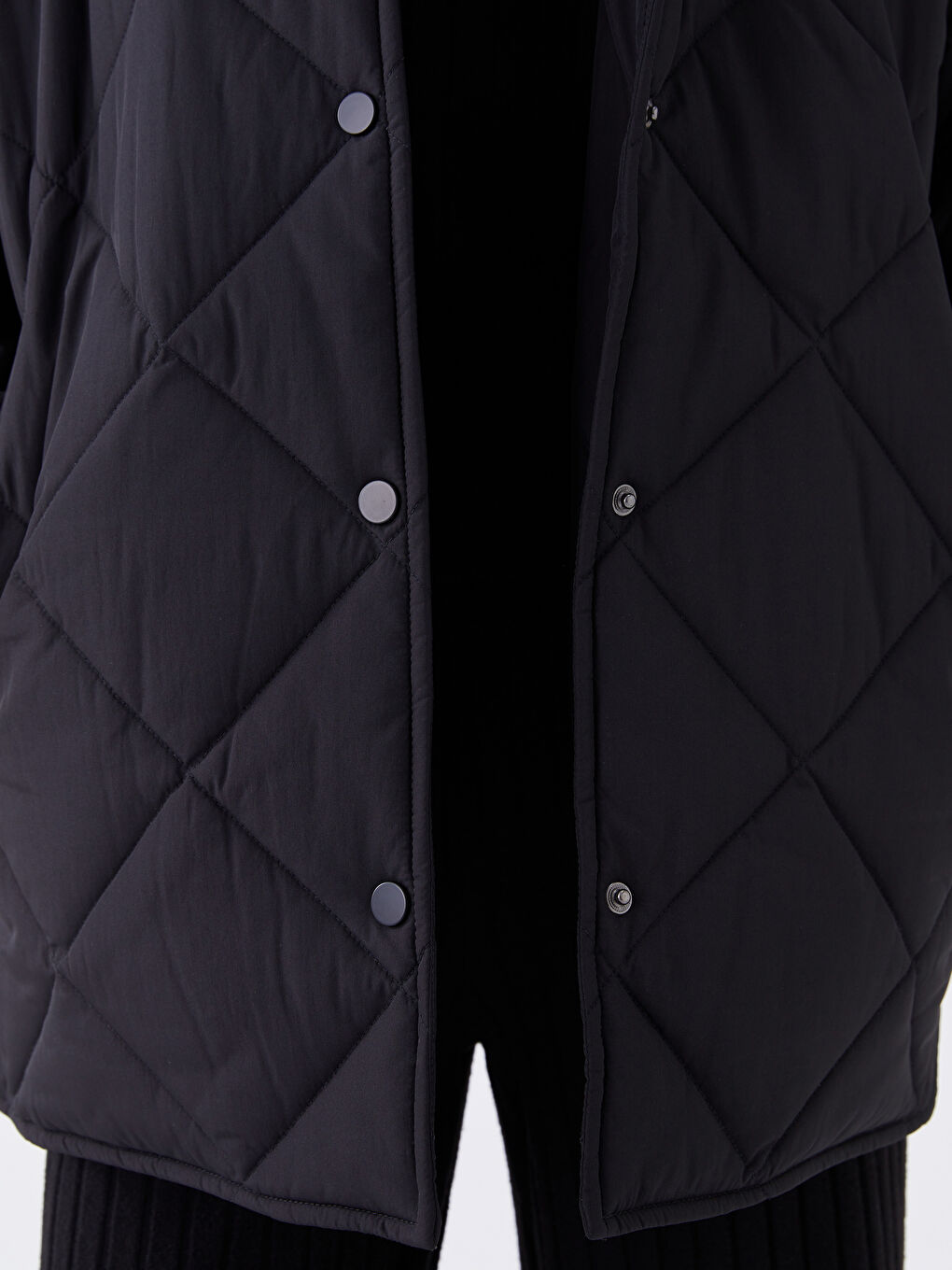 Siyah Kapüşonlu Kapitone Kadın Şişme Mont-3