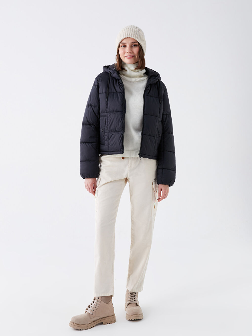 Siyah Kadın Kapüşonlu Düz Şişme Mont-2