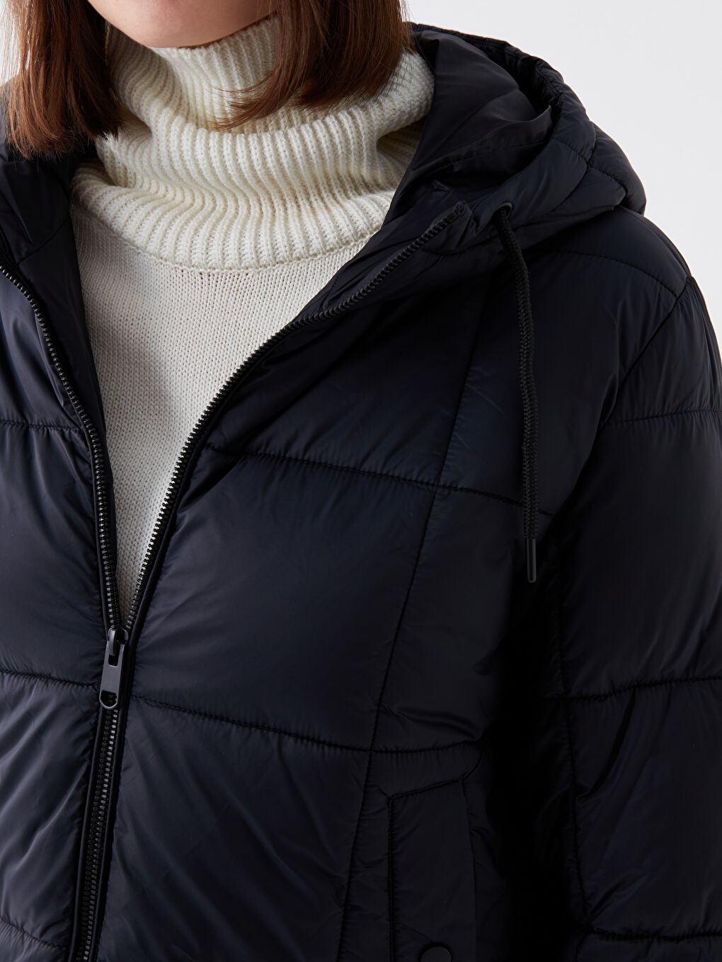 Siyah Kadın Kapüşonlu Düz Şişme Mont-3