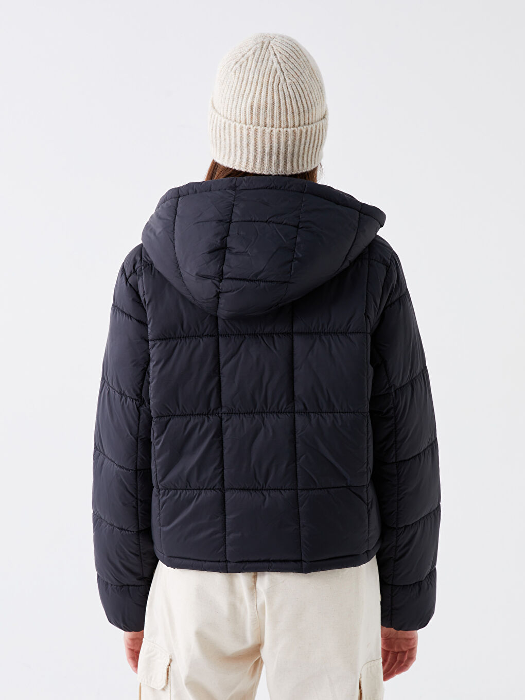 Siyah Kadın Kapüşonlu Düz Şişme Mont-5