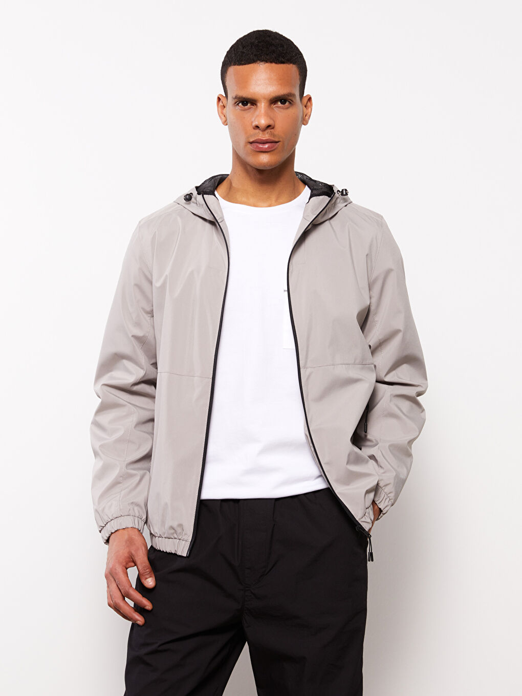 Bej Standart Kalıp Kapüşonlu Erkek Yağmurluk-1