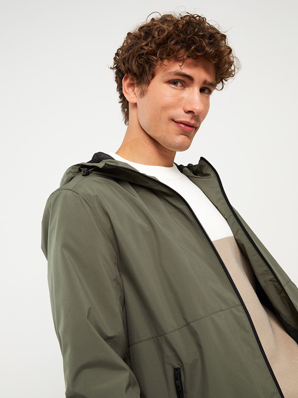 Дождевик с капюшоном стандартного кроя для мужчин