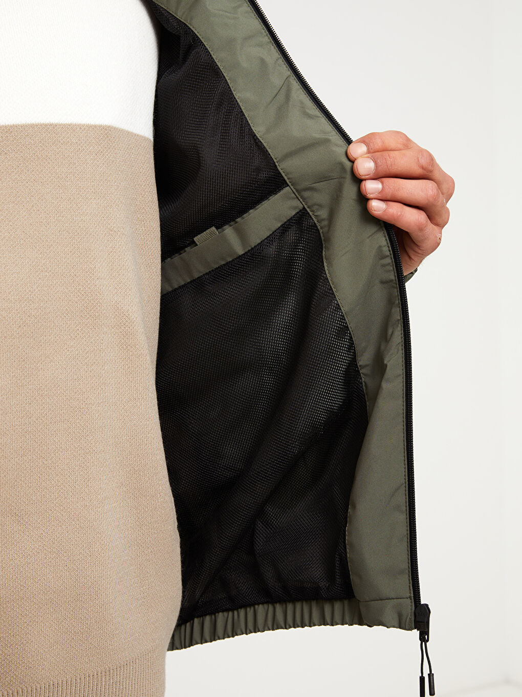 Дождевик с капюшоном стандартного кроя для мужчин-4