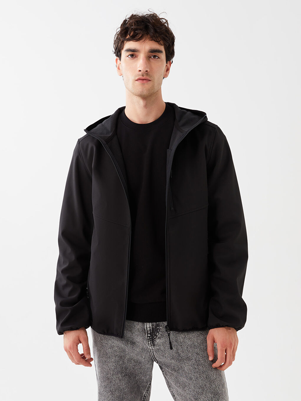 Siyah Standart Kalıp Kapüşonlu Erkek Mont