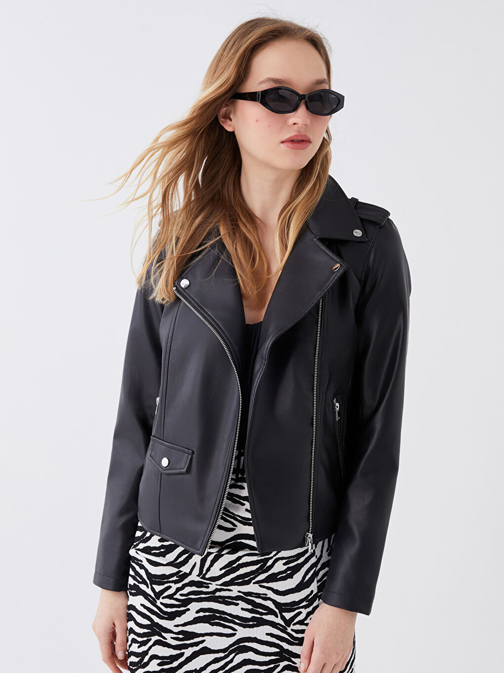 ქალებისთვის ბაიკერის საყელო უბრალო ხელოვნური ტყავის ქურთუკი-3