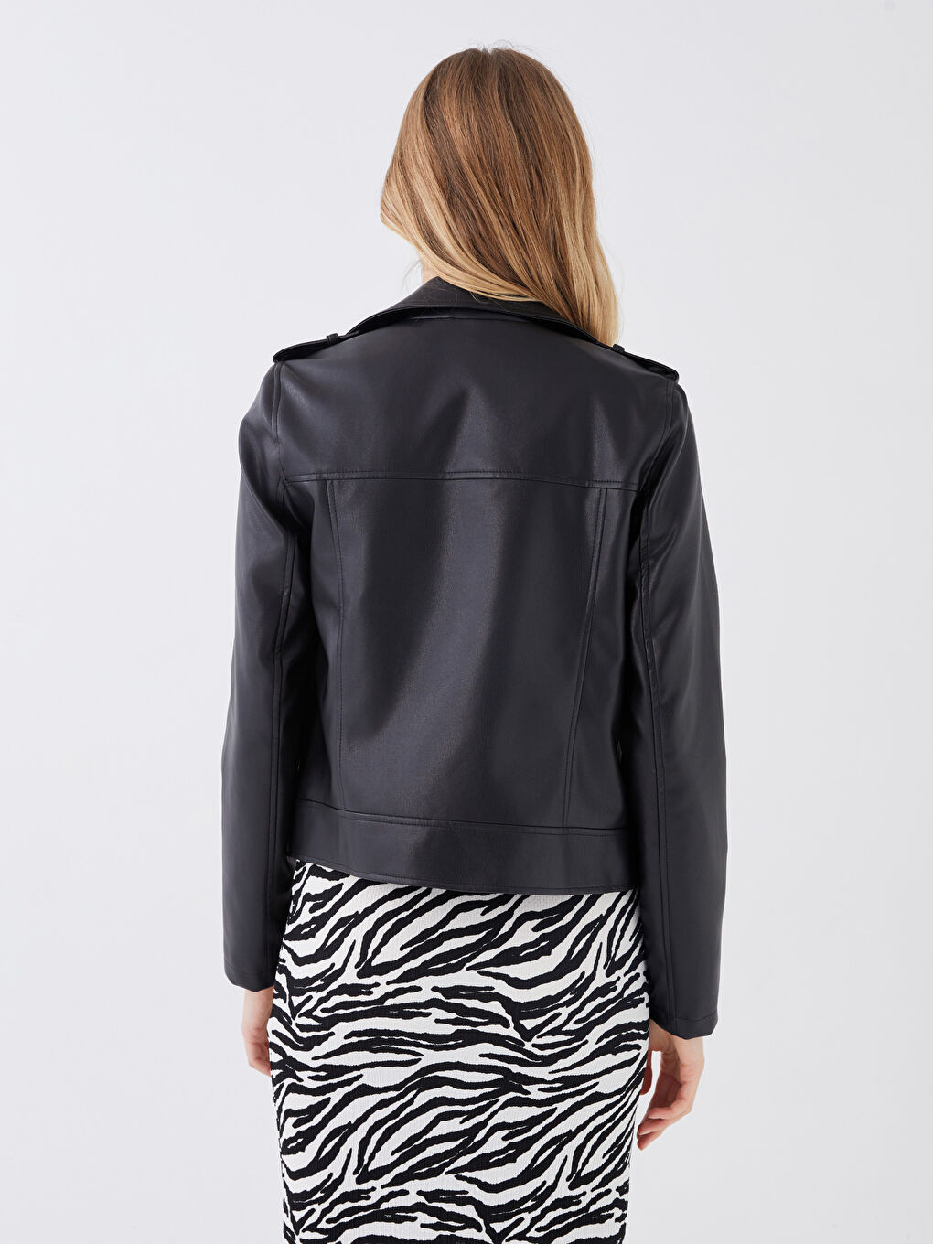 ქალებისთვის ბაიკერის საყელო უბრალო ხელოვნური ტყავის ქურთუკი-9