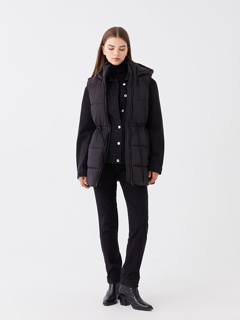 Siyah Kadın Kapüşonlu Düz Şişme Yelek