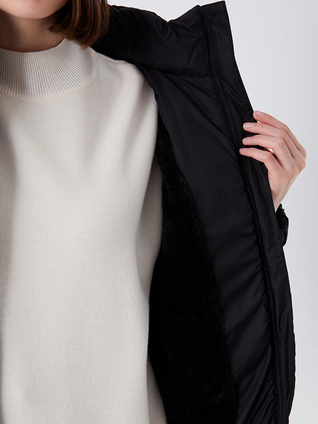 Siyah Kadın Kapüşonlu Düz Şişme Mont-5