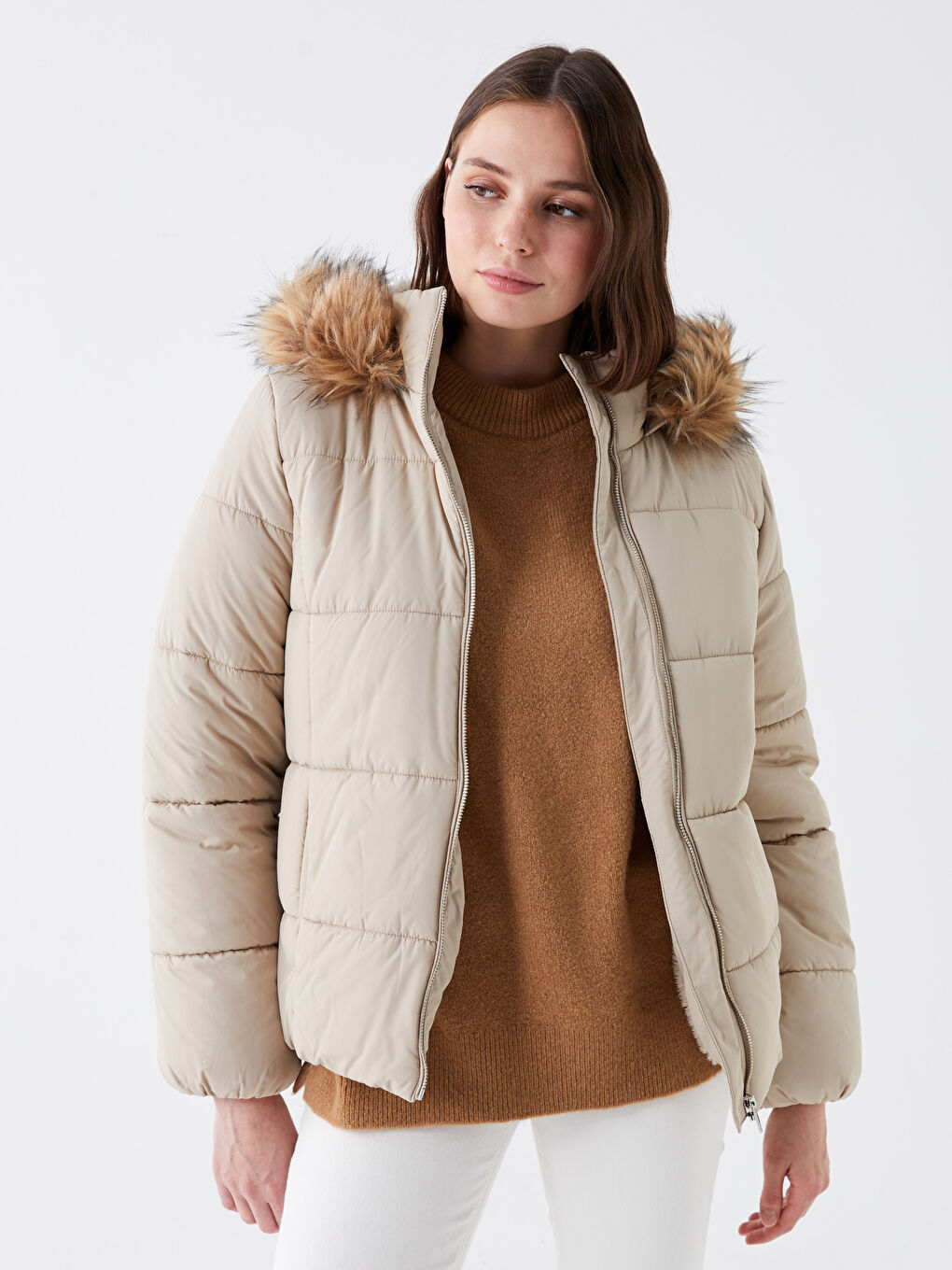 Ekru Kadın Kapüşonlu Düz Şişme Mont-1