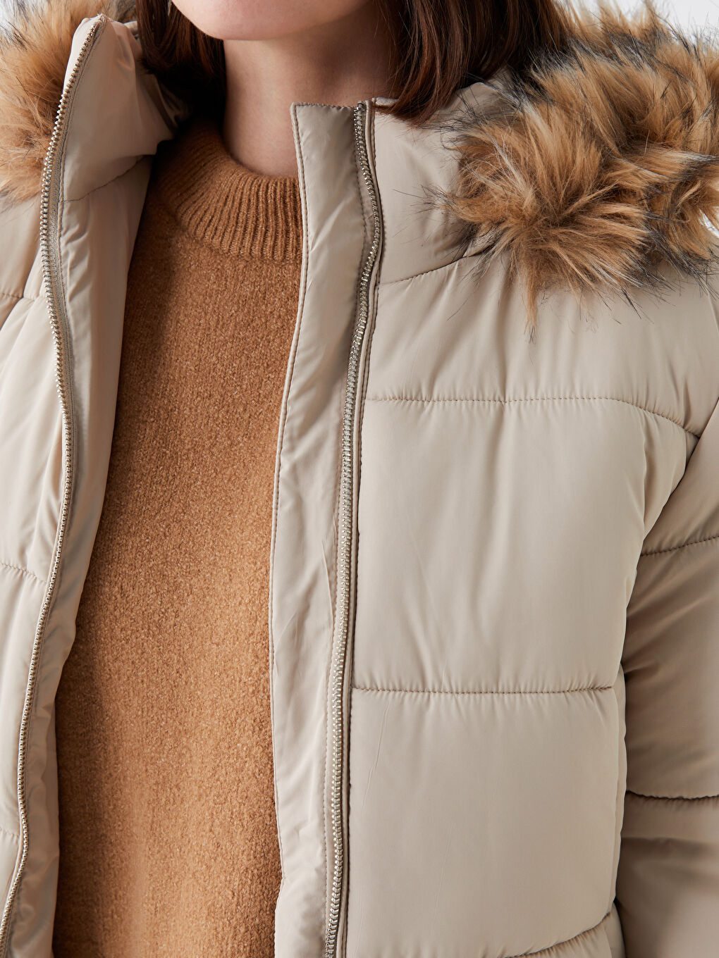 Ekru Kadın Kapüşonlu Düz Şişme Mont-3