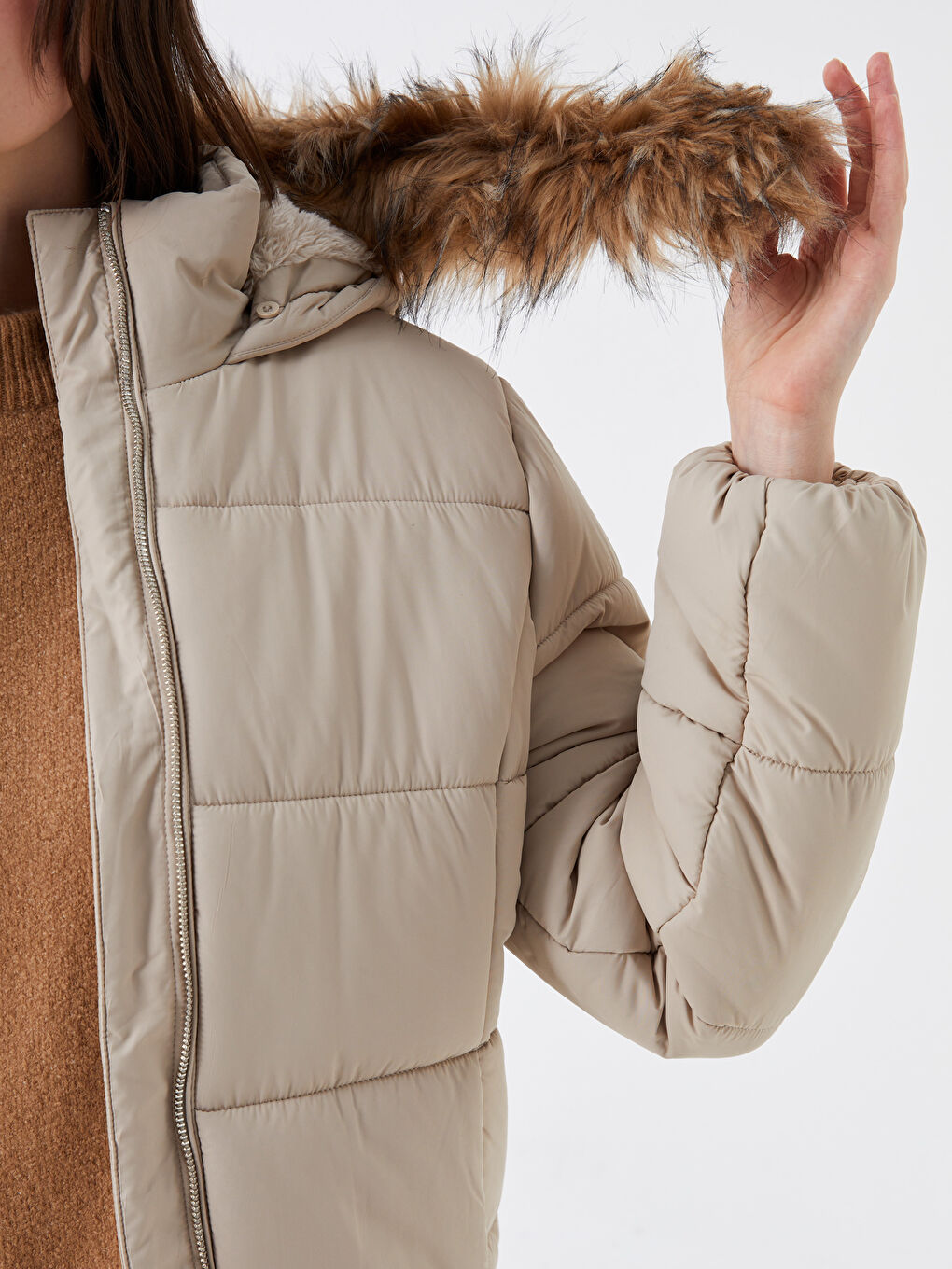 Ekru Kadın Kapüşonlu Düz Şişme Mont-4