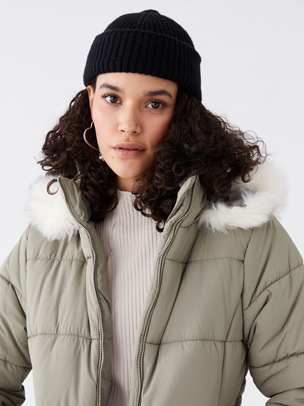 Haki Kadın Kapüşonlu Düz Şişme Mont-1