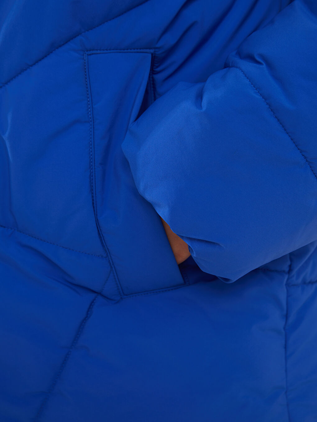 Mavi Kapüşonlu Düz Uzun Kollu Oversize Kadın Şişme Mont-4