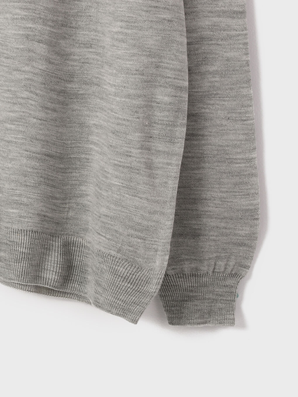 بلوفر تريكو كم طويل بياقة دائرية للرجال-1