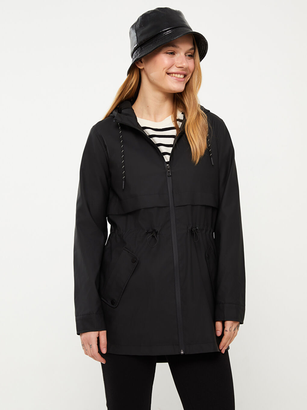 Siyah Kadın Kapüşonlu Düz Yağmurluk-1