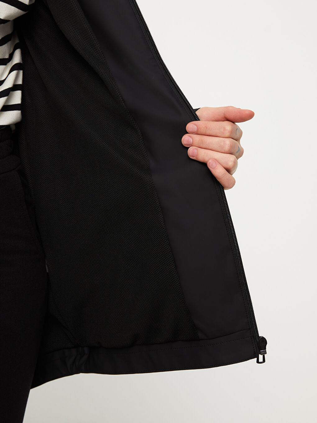 Siyah Kadın Kapüşonlu Düz Yağmurluk-3