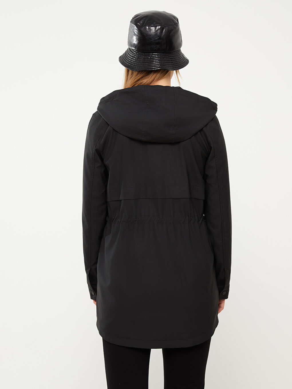 Siyah Kadın Kapüşonlu Düz Yağmurluk-5
