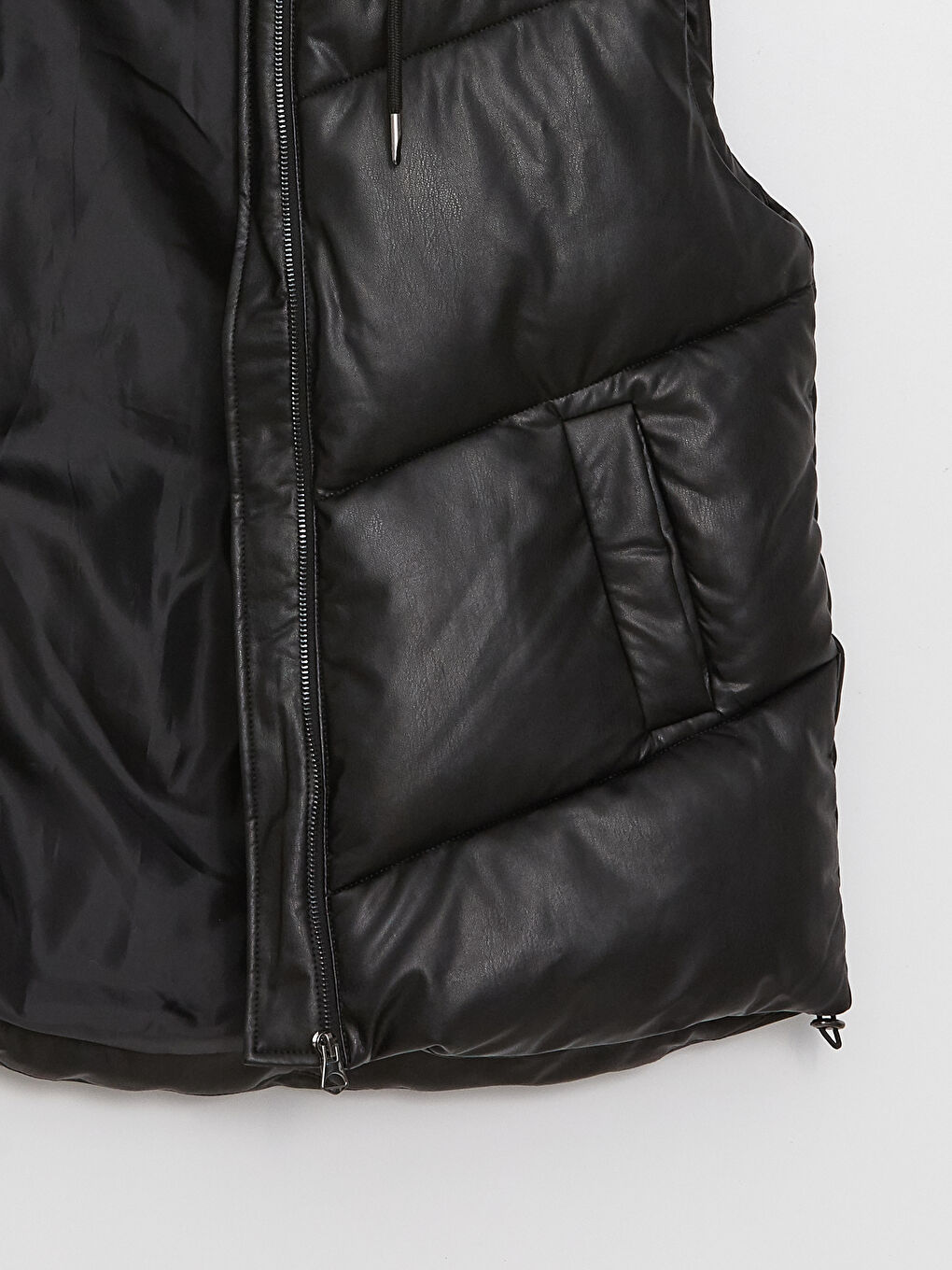 Siyah Kapüşonlu Düz Deri Görünümlü Kadın Şişme Yelek-8