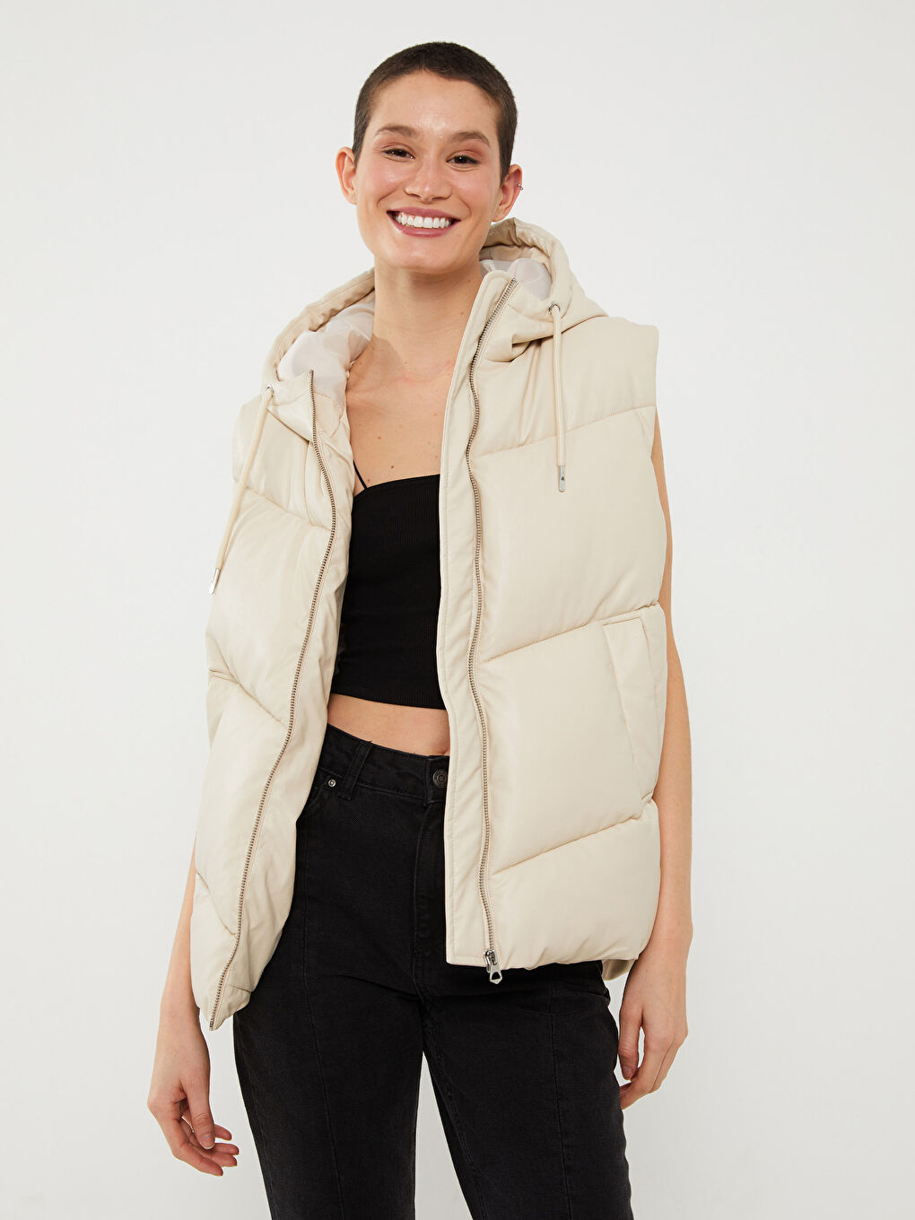 Bej Kapüşonlu Düz Deri Görünümlü Kadın Şişme Yelek-1