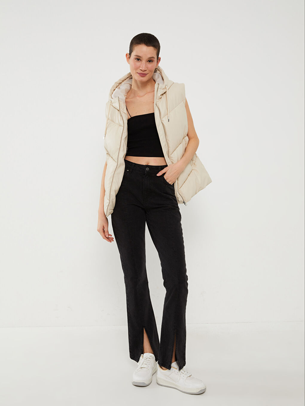 Bej Kapüşonlu Düz Deri Görünümlü Kadın Şişme Yelek-2