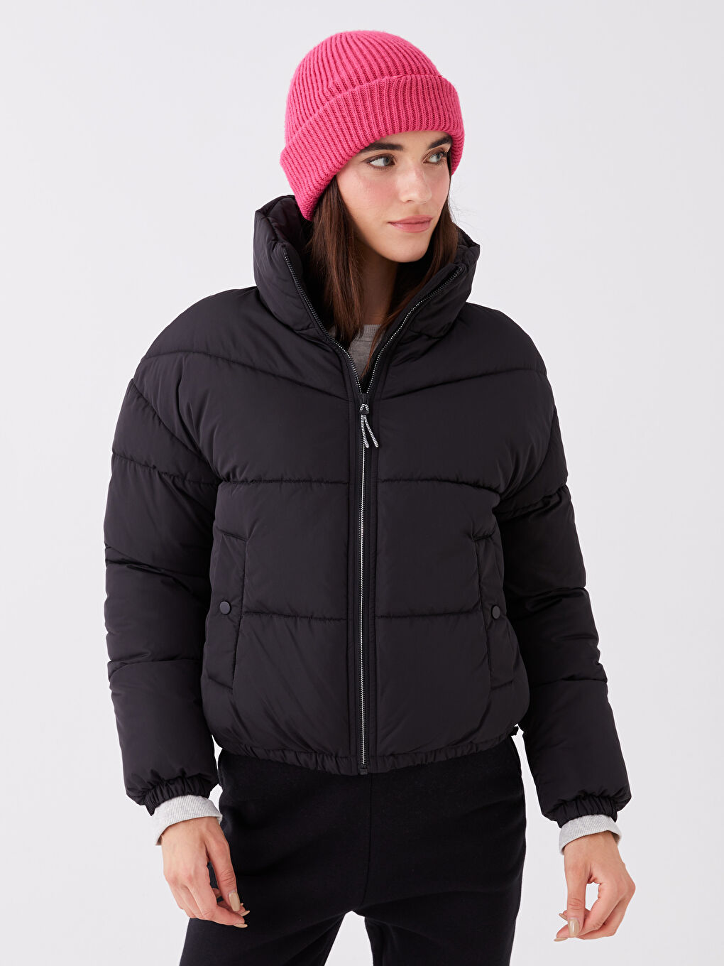 Siyah Dik Yaka Düz Uzun Kollu Kadın Şişme Mont