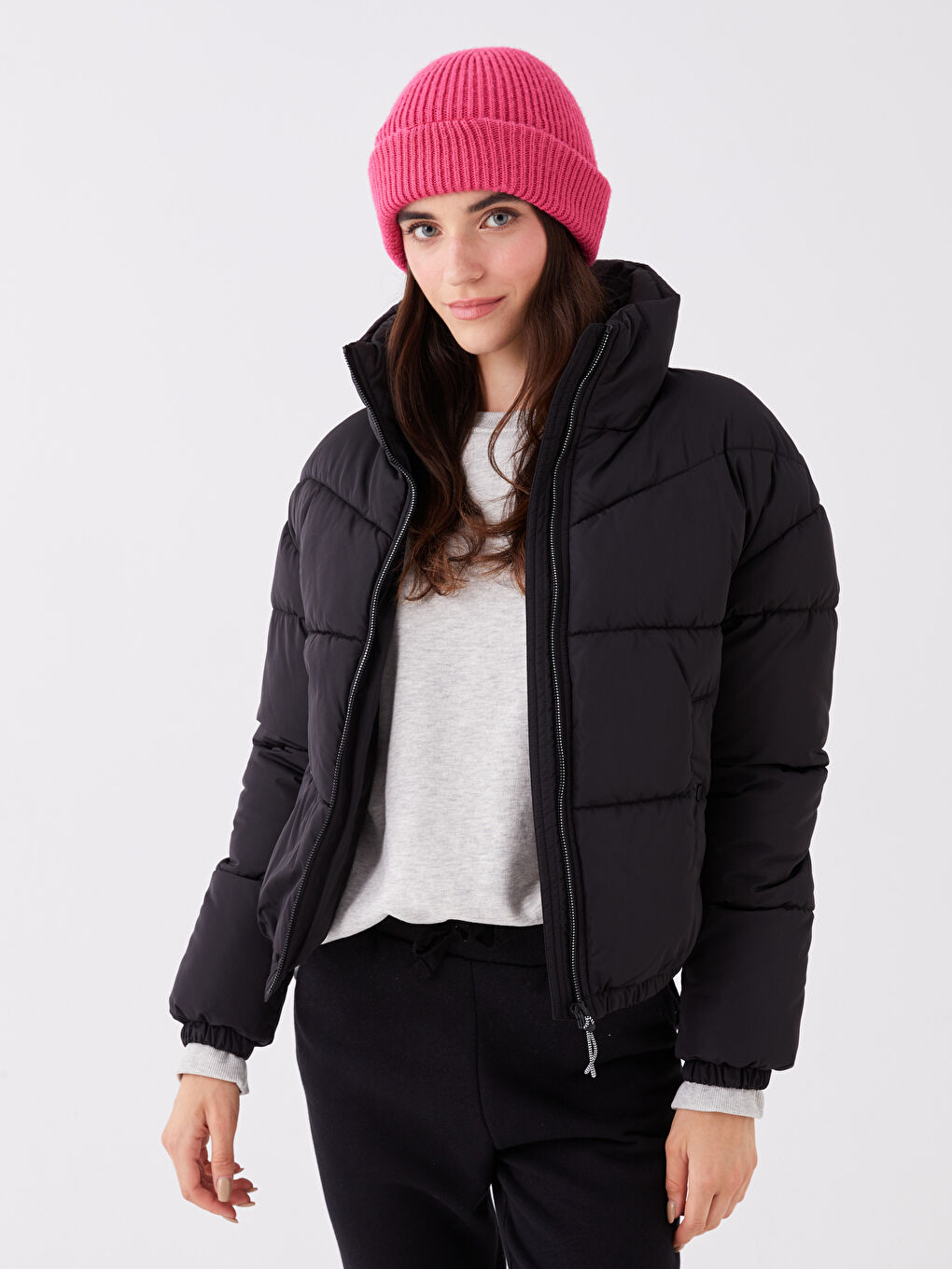 Siyah Dik Yaka Düz Uzun Kollu Kadın Şişme Mont-1