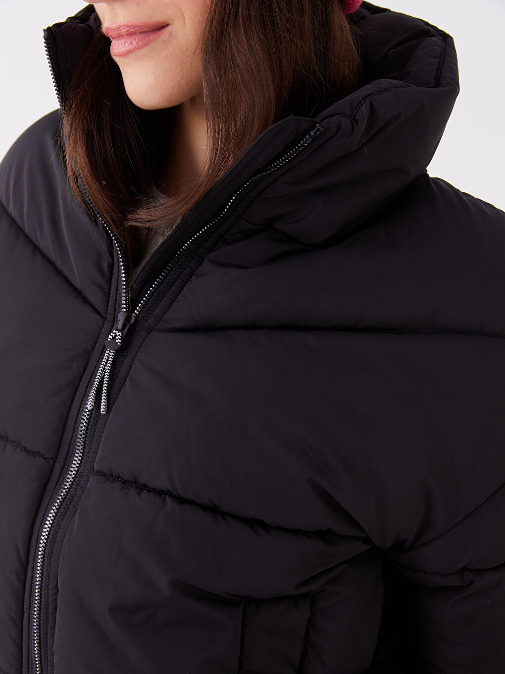 Siyah Dik Yaka Düz Uzun Kollu Kadın Şişme Mont-3