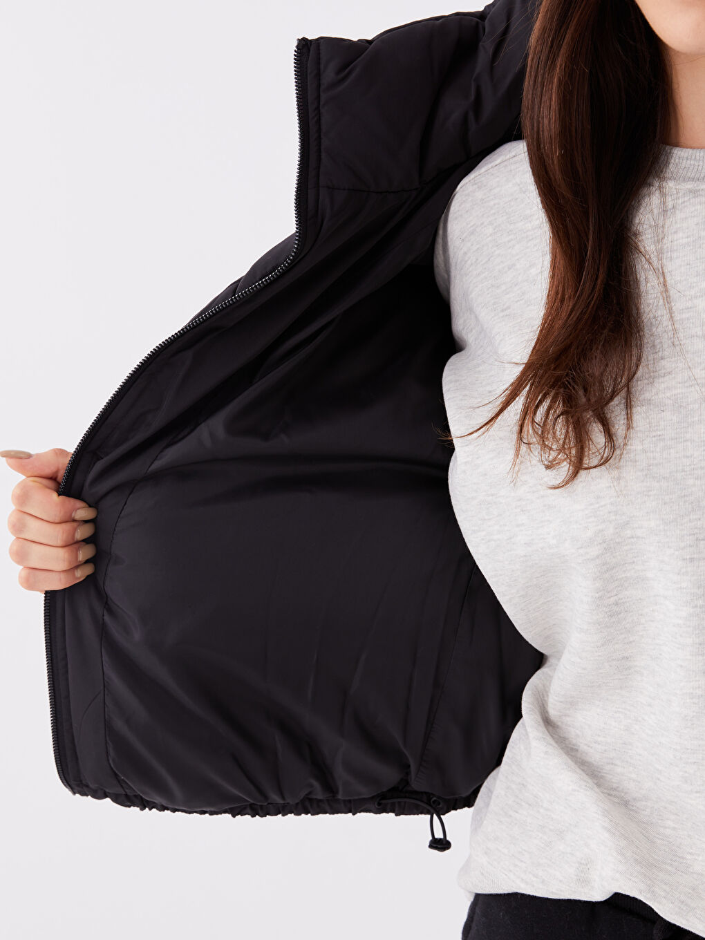 Siyah Dik Yaka Düz Uzun Kollu Kadın Şişme Mont-4