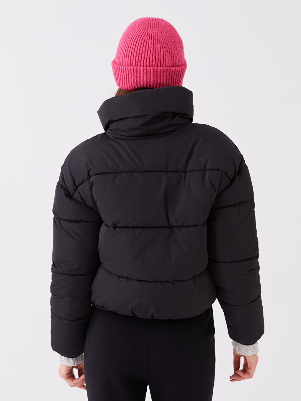 Siyah Dik Yaka Düz Uzun Kollu Kadın Şişme Mont-5