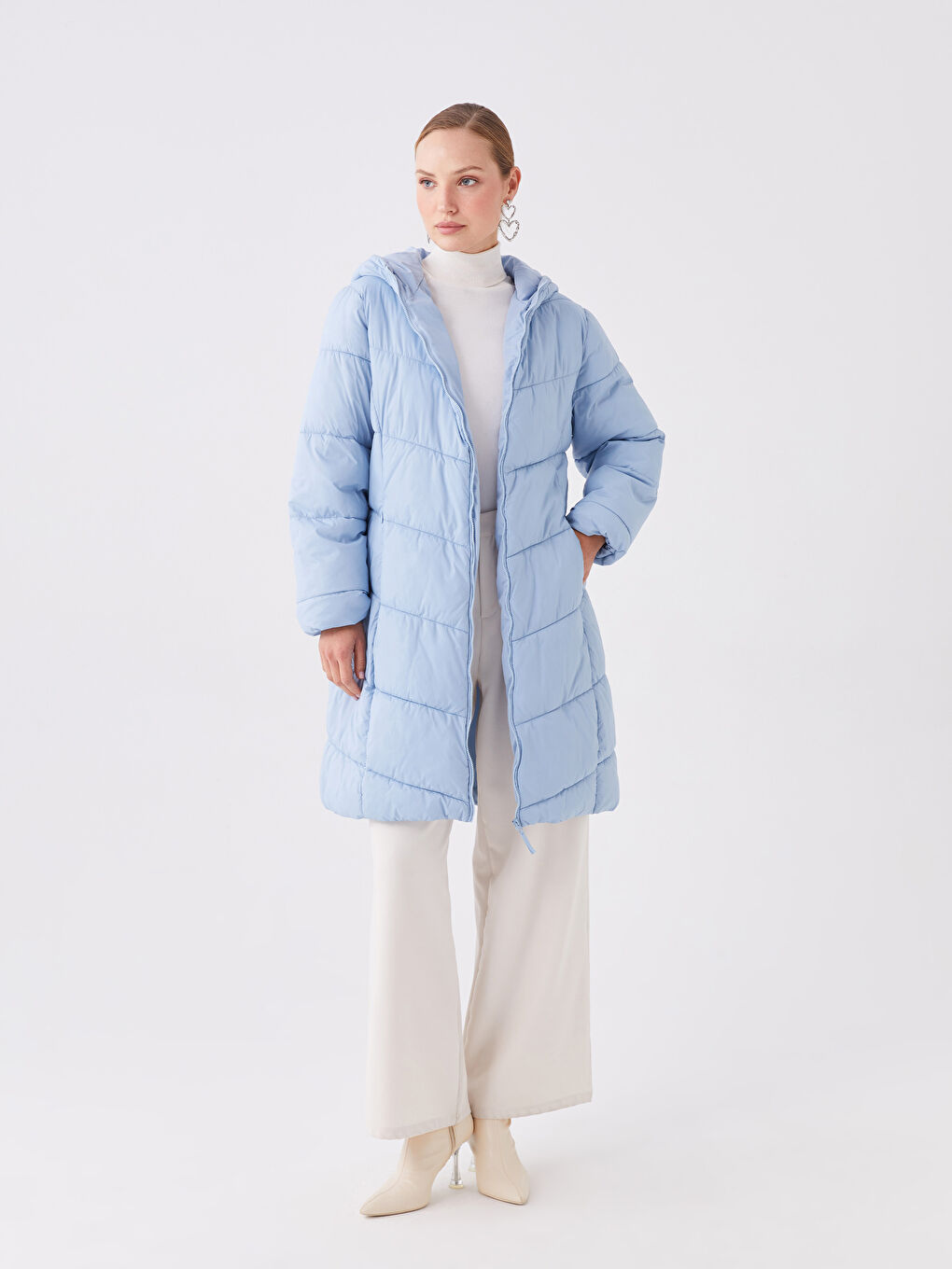 LCWAIKIKI Classic Women's Hooded Plain Puffer Coat -W30789Z8-FFH