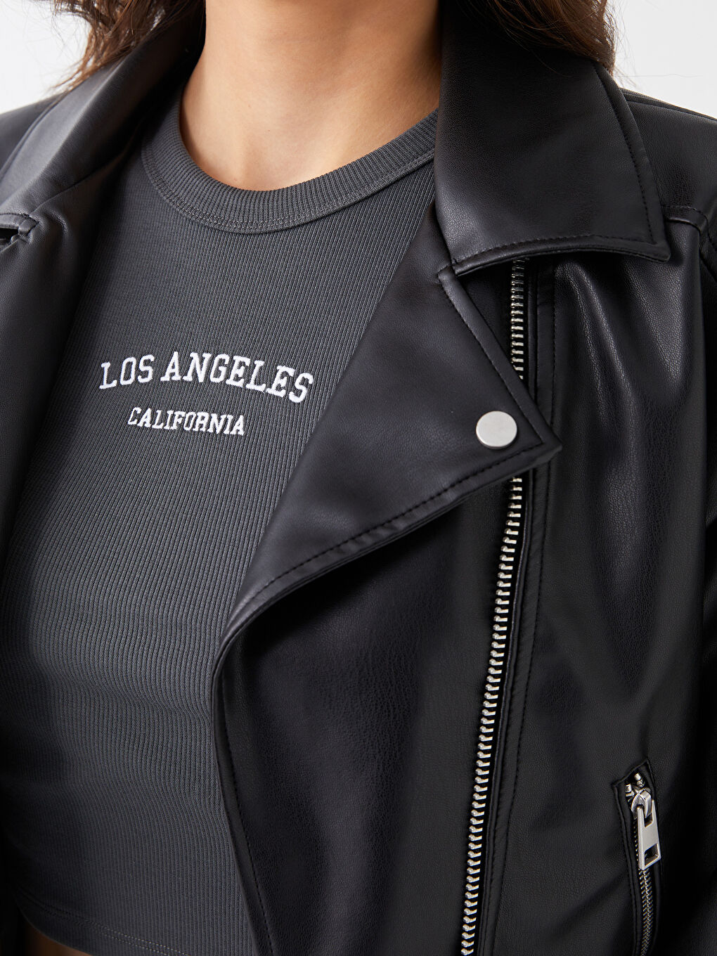 Siyah Kadın Biker Yaka Düz Deri Görünümlü Mont-3