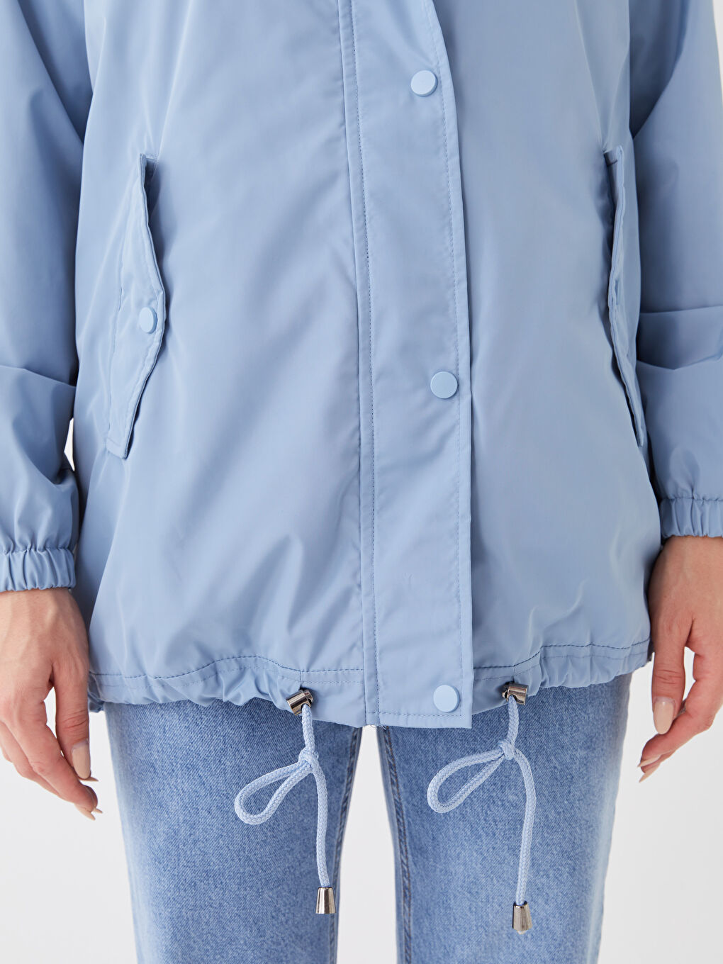 Mavi Kadın Kapüşonlu Düz Yağmurluk-3
