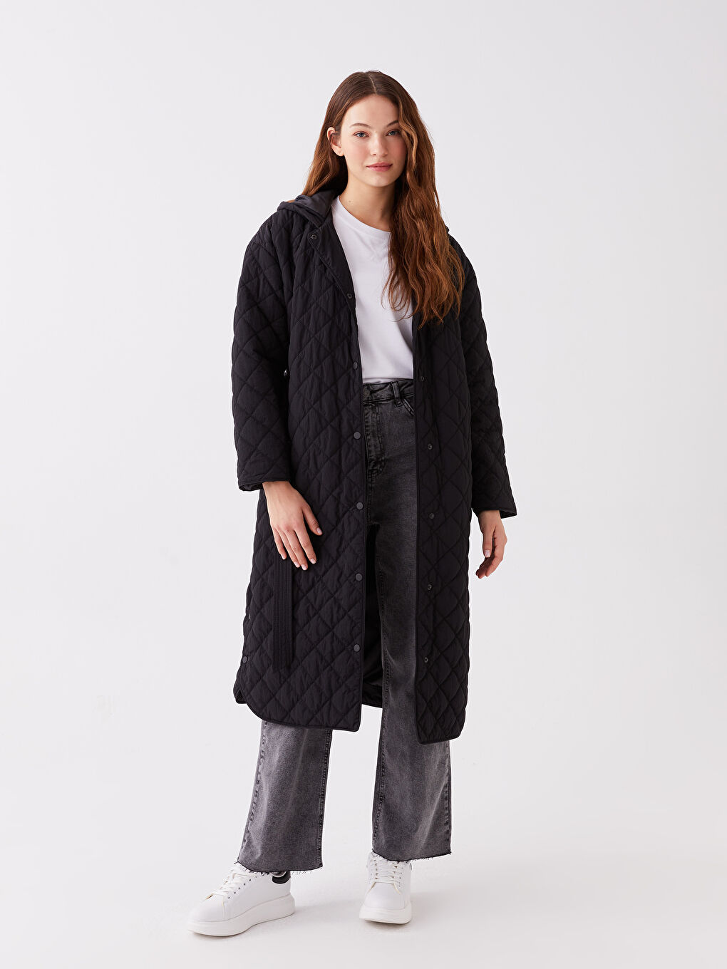 Siyah Kapüşonlu Kapitone Oversize Kadın Şişme Mont-1