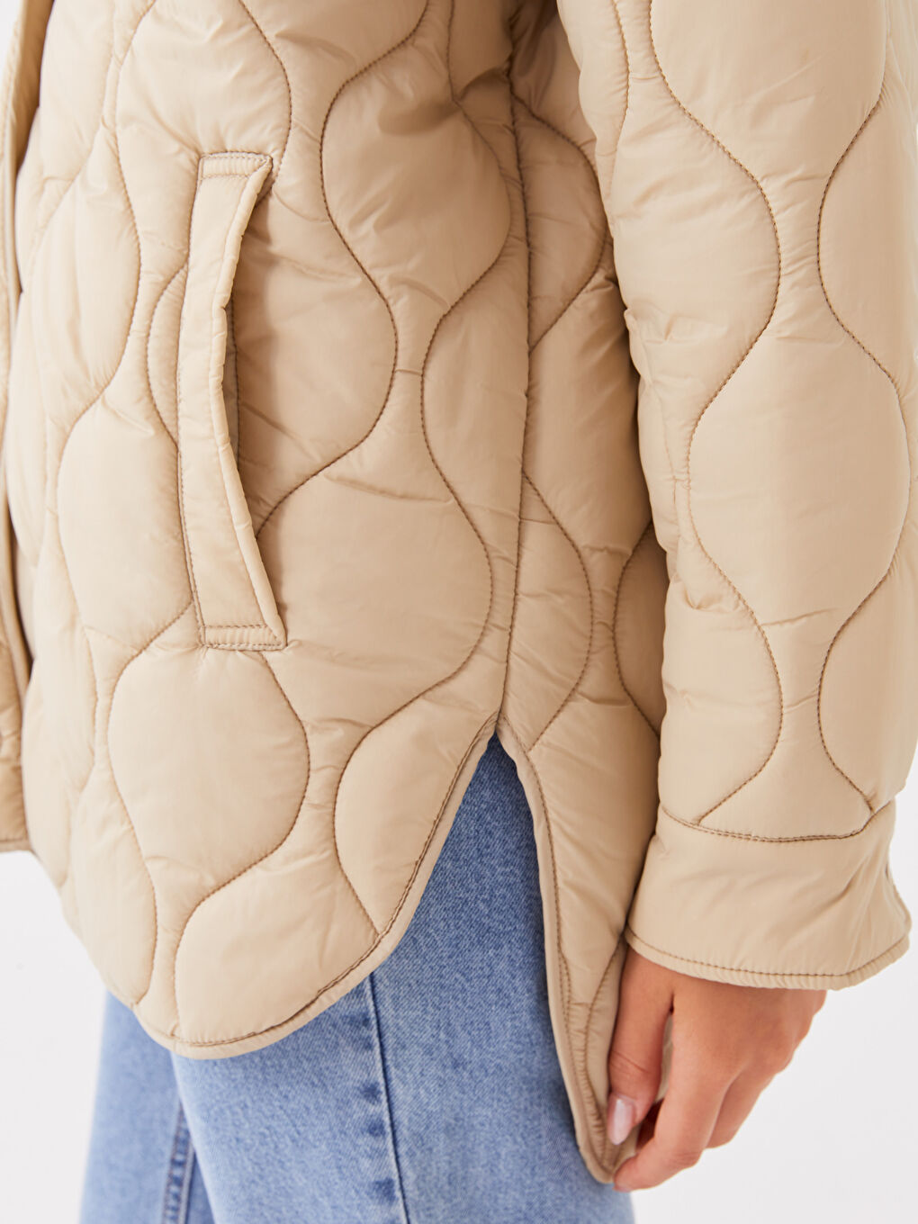 Bej Kapüşonlu Kendinden Desenli Kadın Şişme Mont-3