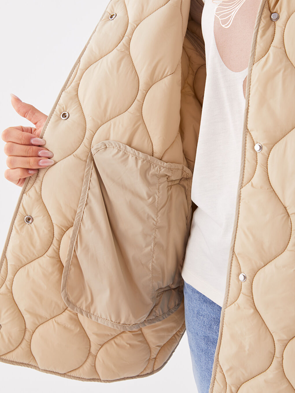 Bej Kapüşonlu Kendinden Desenli Kadın Şişme Mont-4