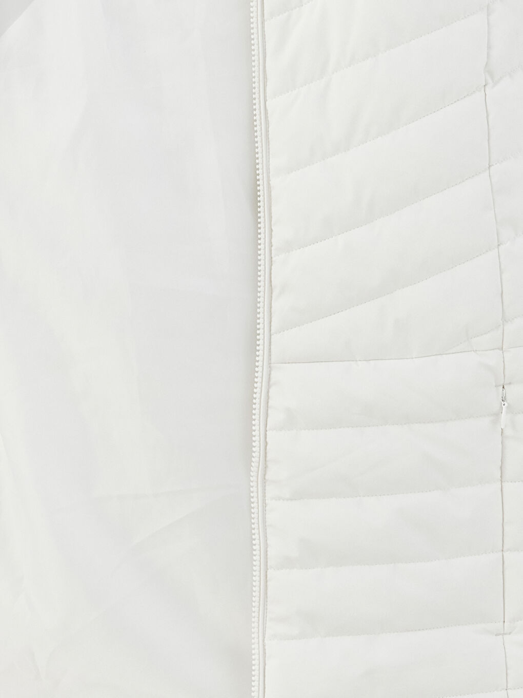 Beyaz Kadın Kapüşonlu Düz Şişme Mont-9