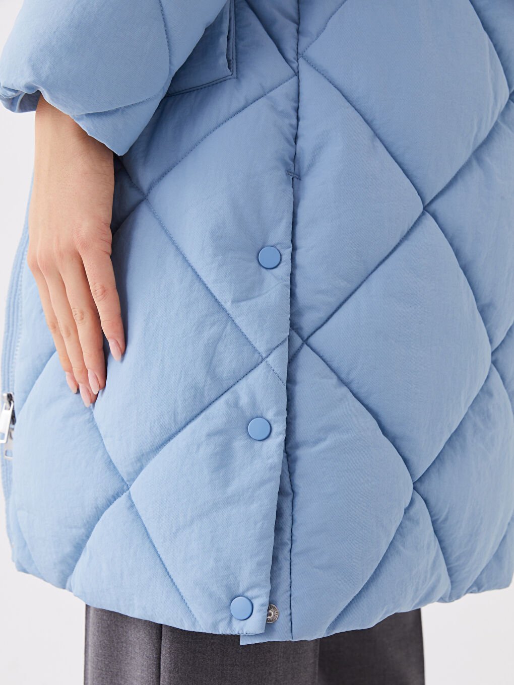 Mavi Kapüşonlu Kapitone Kadın Şişme Mont-3