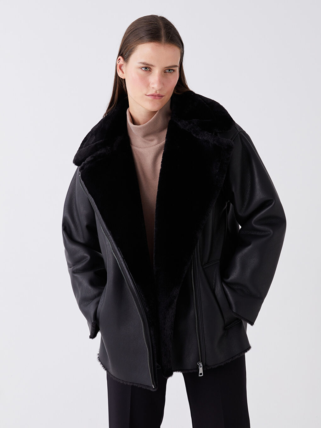 Siyah Ceket Yaka Kadın Deri Görünümlü Mont-1