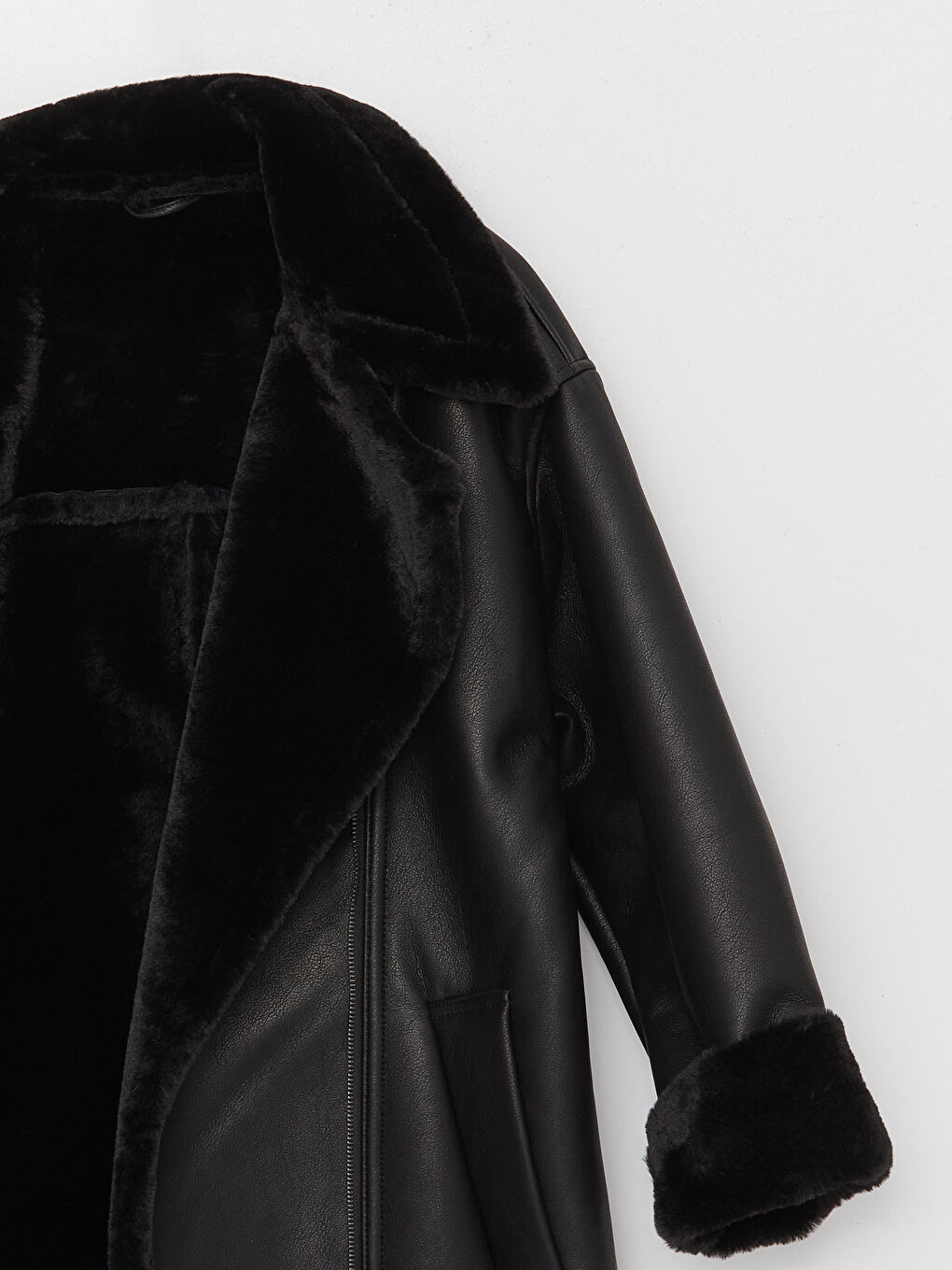 Siyah Ceket Yaka Kadın Deri Görünümlü Mont-9