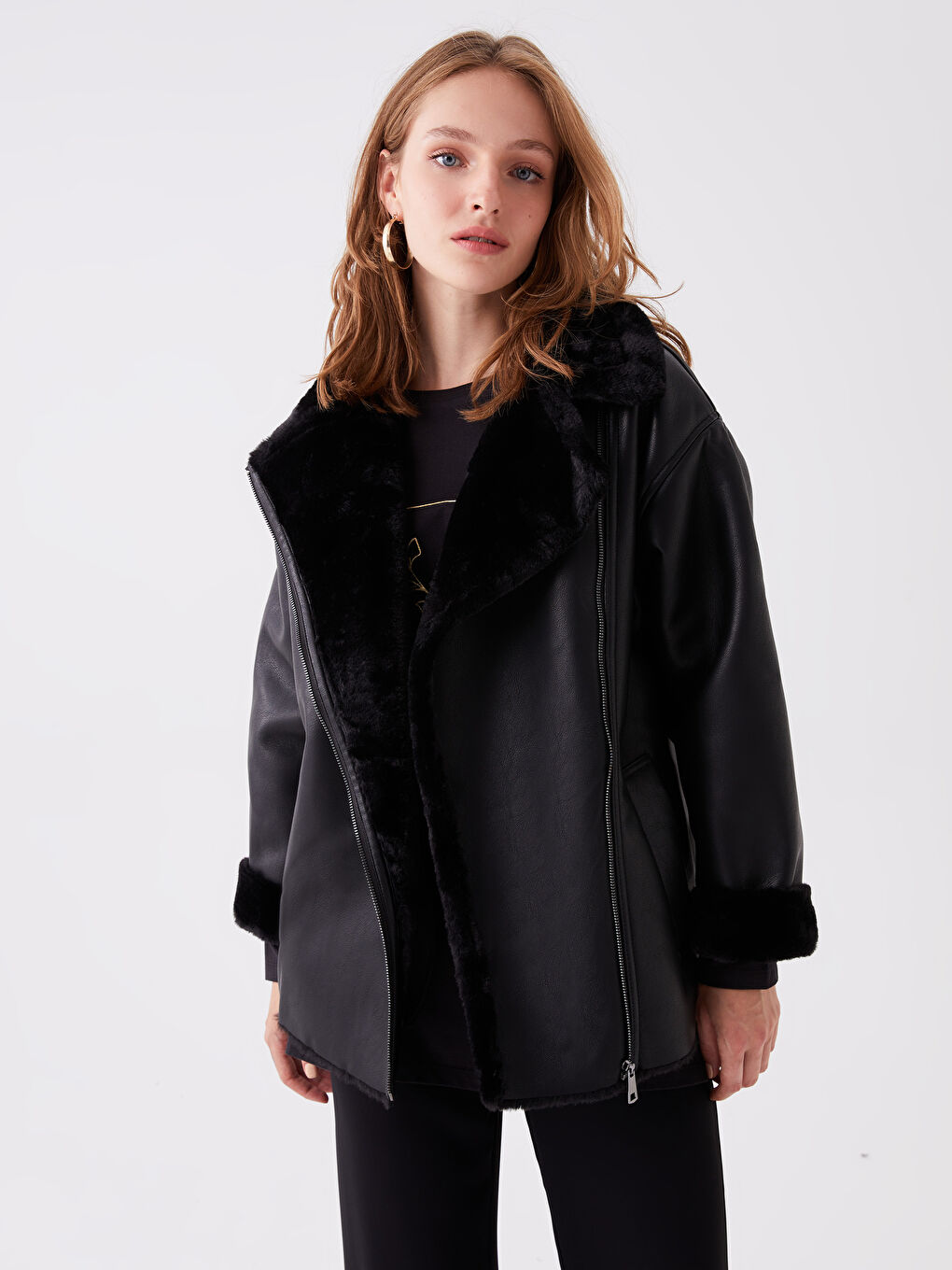 Siyah Ceket Yaka Kadın Deri Görünümlü Mont