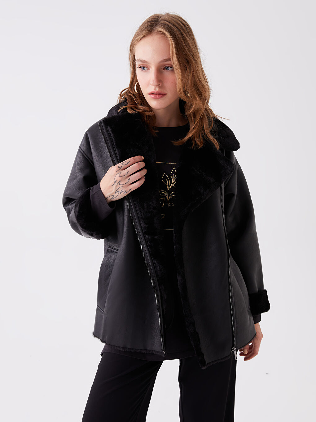 Siyah Ceket Yaka Kadın Deri Görünümlü Mont-2