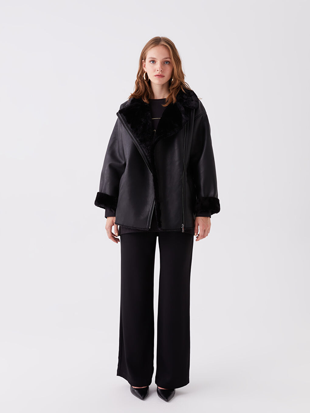 Siyah Ceket Yaka Kadın Deri Görünümlü Mont-3