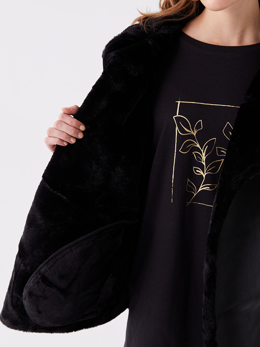 Siyah Ceket Yaka Kadın Deri Görünümlü Mont-5