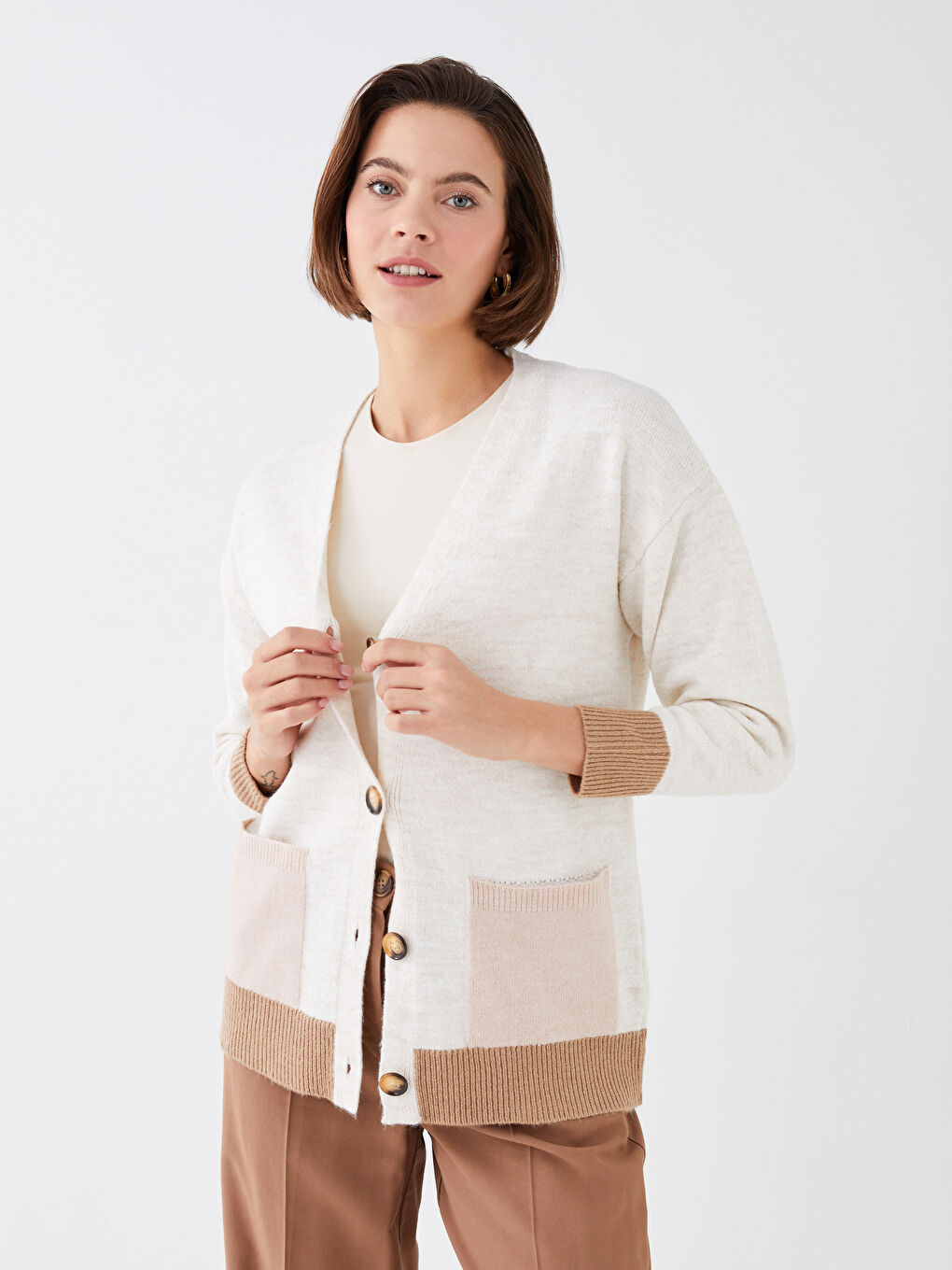 Ekru V Yaka Renk Bloklu Uzun Kollu Kadın Triko Hırka